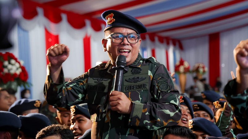 Gubernur Banten Andra Soni saat saat menghadiri Syukuran HUT ke-80 Korps Brimob Polri di Markas Satuan Brimob Polda Banten, Kota Serang, Jumat (14/11/2025).   Biro Adpimpro Banten -