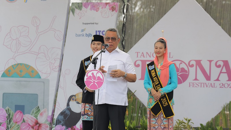 Wali Kota Tangsel, Benyamin Davnie, menutup Tangsel Flona Festival 2025 di ITC BSD, Sabtu (15/11/2025). - Pemkot Tangsel -