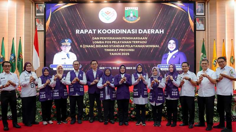 Ketua TPPP Banten, Tinawati Andra Soni, saat membuka Rakorda dan Penyerahan Penghargaan Lomba Posyandu Enam Bidang SPM Tingkat Banten 2025 di Pendopo Gubernur, KP3B Curug, Kota Serang, Rabu (3/12/2025). - Biro Adpimpro Banten -
