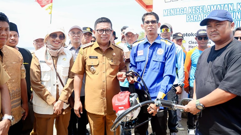Jelang Ledakan Wisata Nataru, Andra Soni Turun Cek Pantai Anyer–Carita!
