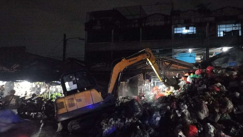 KLH Turun Tangan, 116 Ton Sampah Pasar Cimanggis Ciputat Diangkut!