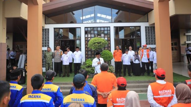 Wali Kota Tangerang Sachrudin melepas 59 Relawan ke daerah bencana di Aceh dan Sumatera - Dok. Pemkot Tangerang -