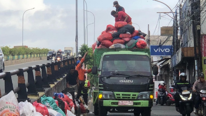 Pemkot Tangsel Tancap Gas Angkut Sampah, Fokus Titik Kritis dan Ruas Jalan Utama