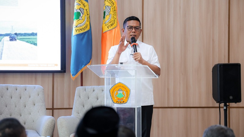 Andra Soni Buka Diri Dikritik Akademisi: Tata Kelola Banten Terus Dibenahi