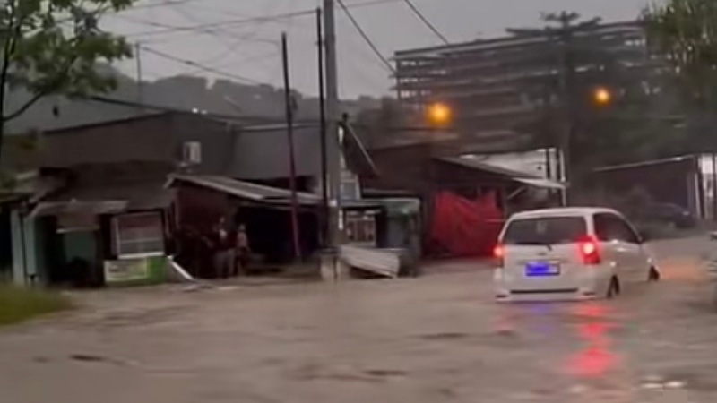 Tangkapan layar banjir di Jalan Lingkar Selatan (JLS) Cilegon - Repro -