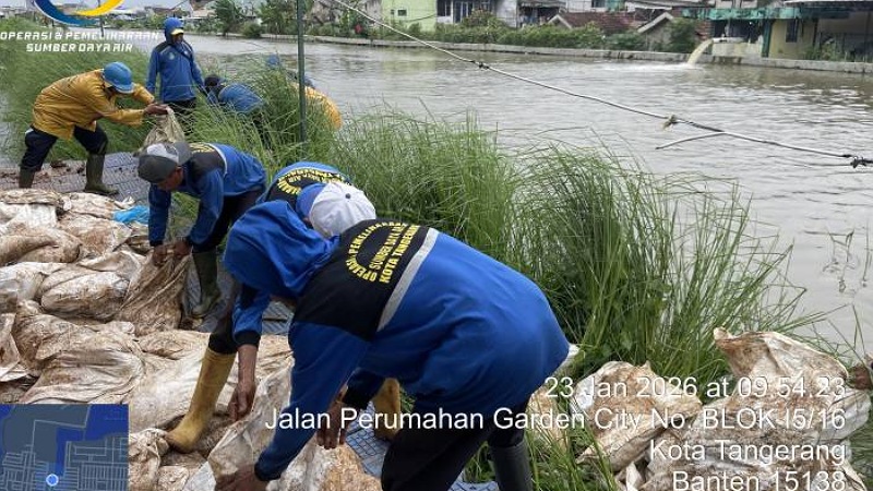 Banjir Sejak Malam! Pemkot Tangerang Turun Penuh Atasi Tanggul Jebol