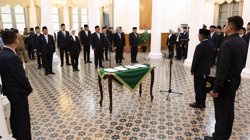 Birokrasi Banten Dibongkar! Andra Soni Lantik 10 Pejabat Pemprov Berbasis Kinerja!