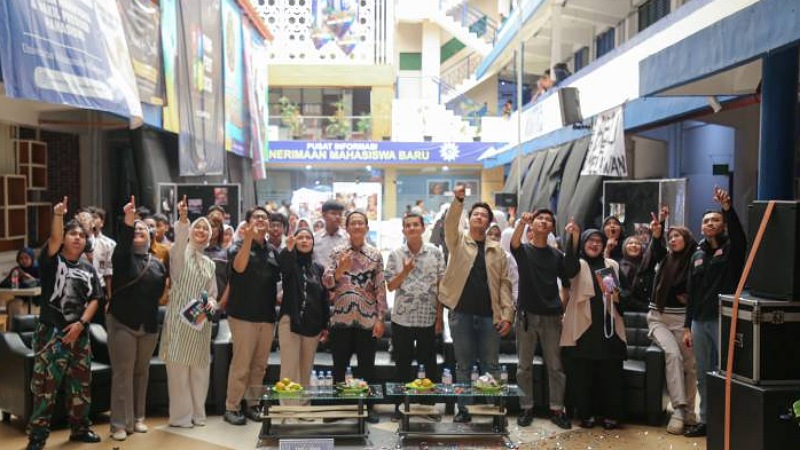Mahasiswa FISIP Universitas Muhammadiyah Tangerang (UMT)  menggelar FISIP Fest 2026. di Plaza Kampus UMT, Selasa (6/1/2026). - Dok Pemkot Tangerang -