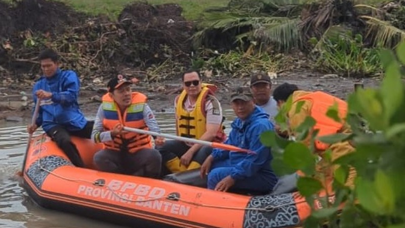 Wali Kota Serang Budi Rustandi turun langsung cek peneyebab banjir Perumahan Kroya - Pemkot Serang -