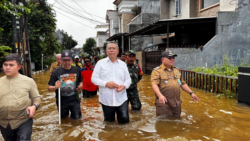 Pemkot Tangsel Kerahkan Petugas Gabungan Tangani Banjir, Pompa Air dan Evakuasi Disiagakan!