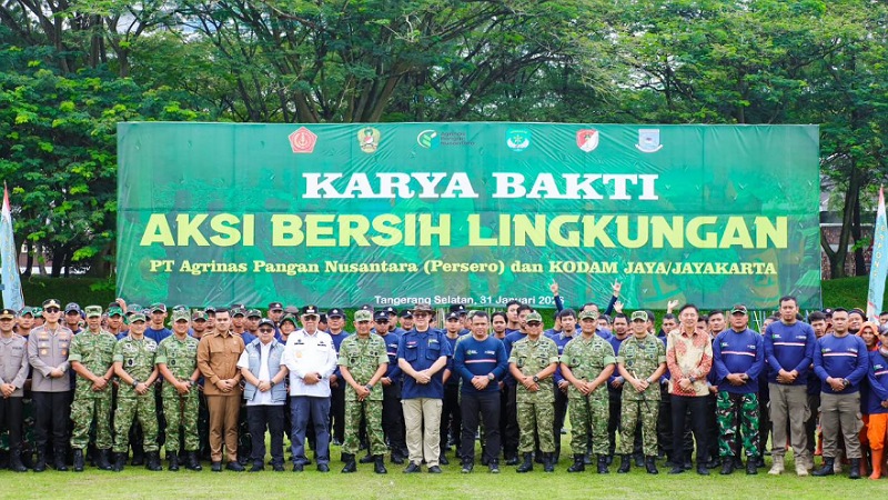 Pemkot Tangsel, TNI, dan PT Agrinas Pangan Nusantara melaksanakan aksi bersih lingkungan serentak, Sabtu (31/1/2026). - Dok. Pemkot Tangsel -