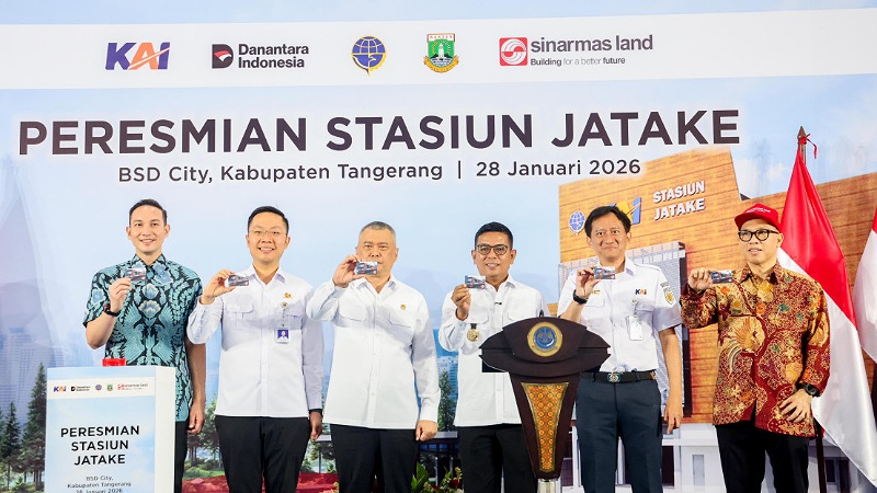 Gubernur Banten Andra Soni saat meresmikan Stasiun Jatake bersama Menteri Perhubungan Dudy Purwagandhi di Kecamatan Pagedangan, Kabupaten Tangerang, Rabu (28/1/2026). - Biro Adpimpro Banten -