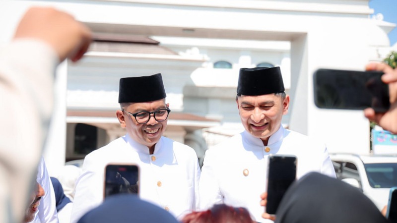 Gubernur Banten Andra Soni dan Wakilnya Dimyati Natakusumah - Biro Adpimpro Banten -