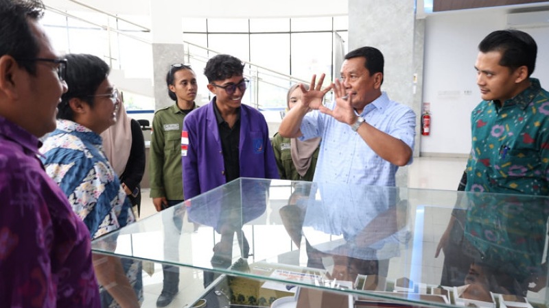 Bupati Tangerang, Moch. Maesyal Rasyid saat membuka Seminar dan Pameran Karya Teknik 2026 di Aula Utama Gedung Universitas Tangerang Raya (Untara), Sabtu (21/2/2026) - Prokopim Tangerang -