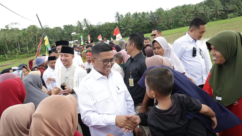 Gubernur Banten Andra Soni meninjau Jalan Desa Luwuk–Grewel di Desa Karyajaya, Lebak yang merupakan bagian program Bang Andra - Biro Adpimpro Banten -