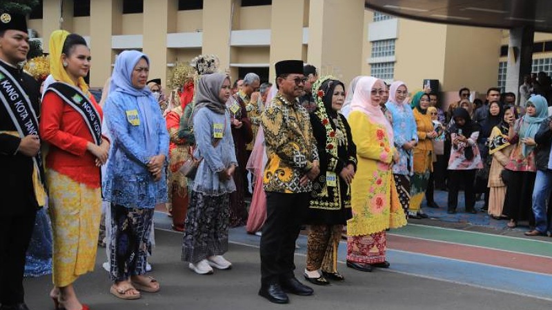 Nikah Masal,106 Pasang Pengantin Dirayakan Lewat Tangerang Ngebesan