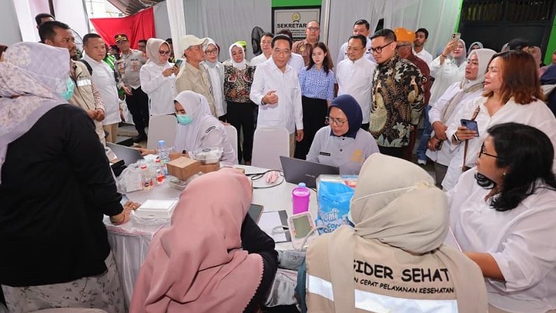 Pos Kesehatan Merah Putih Hadir di Pasar Ciputat, Negara Jemput Bola Cek Kesehatan Warga