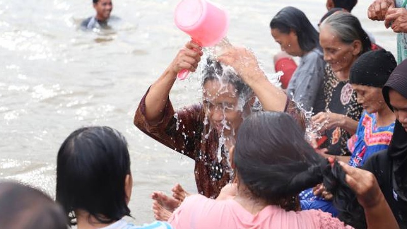 Warga Babakan Kota Tangerang Keramas Bareng Jelang Ramadan, Bersih Lahir Batin!