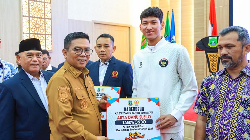 Gubernur Banten Andra Soni memberikan apresiasi keapda atlet yang berlagak di SEA Games dan Pomnas - Biro Adpimpro Banten -