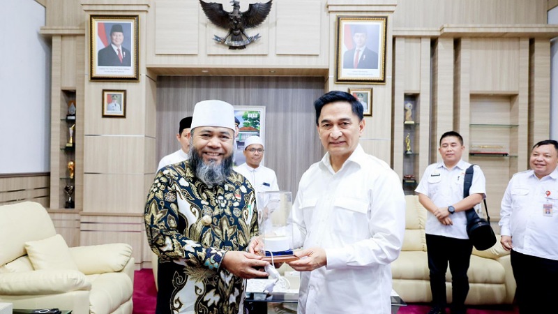 Bukan Cuma Silaturahmi! Gubernur Bengkulu ke Banten, Ajak ASN Retret 24 Jam di Masjid