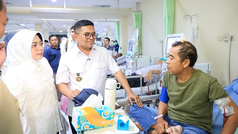 Nakes Tetap Siaga di Tengah Lebaran, Gubernur Banten Turun ke RS Beri Apresiasi