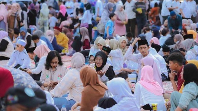 Ribuan masyarakat berkumpul bersama dalam acara Ngabuburit dan Buka Bersama spesial memperingati hari jadi Kota Tangernag yang ke-33  - Prokopim Kota Tangerang-