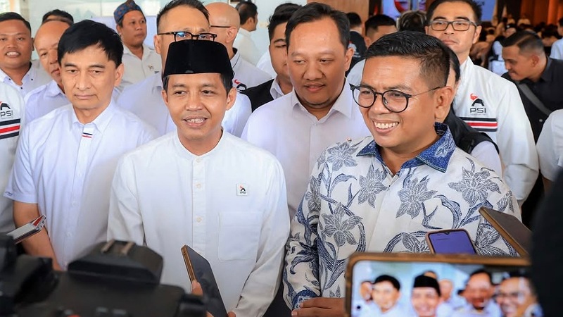 Depan Kader PSI Andra Soni Pamer Kinerja! Sekolah Gratis Tembus 60 Ribu Siswa, Jalan Desa Digeber