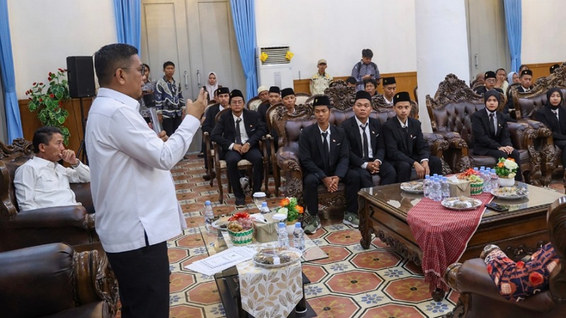 Gubernur Andr Dorong Sekolah Wajib Menanam, Bisa dari Polybag hingga Pekarangan
