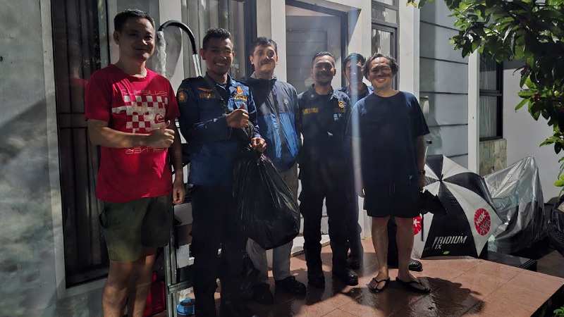 Sarang Tawon Mengancam Warga Serpong Estate! Damkar Tangsel Gercep Amankan