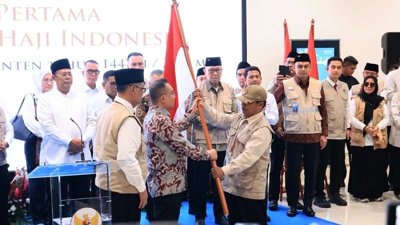 Wakil Ketua DPR RI Sufmi Dasco Ahmad melepas kloter pertama jemaah haji 1447 H/2026 M di Bandara Internasional Soekarno-Hatta, Rabu (22/4/2026). - Foto: Biro Adpmpro Banten -