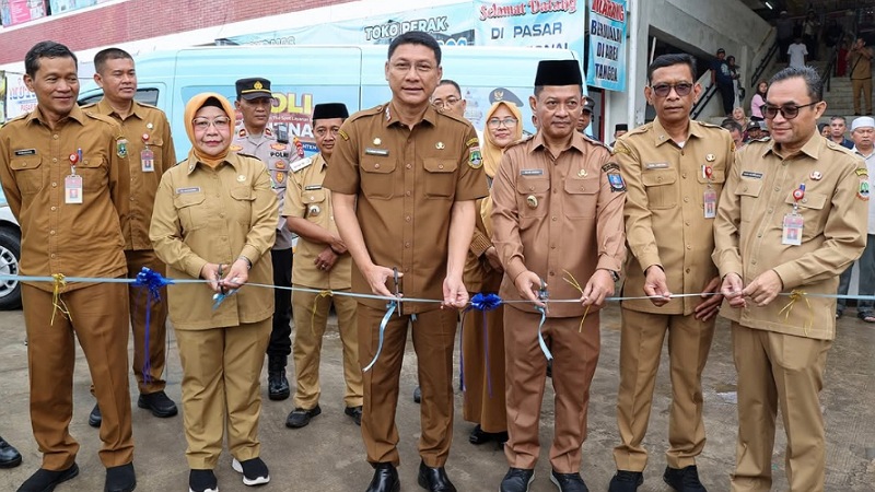 Sekda Banten Resmikan Layanan NIB On The Spot di Pasar Baros
