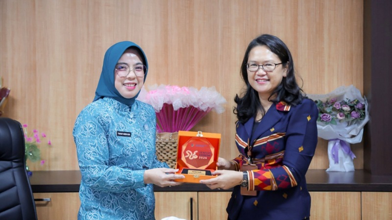 Ketua Tim Penggerak PKK Provinsi Banten, Tinawati Andra Soni saat menerima Kepala Badan Pusat Statistik Provinsi Banten, Yusniar Juliana, di Kota Serang, Kamis (9/4/2026). - Biro Adpimpro Banten -