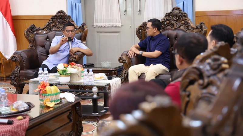 Gubernur Andra Soni saat menerima Andra saat menerima  pengurus Yayasan SMK Mitra Industri MM2100 dan APINDO Banten di Gedung Negara, Kota Serang, Kamis (14/5/2026) - Biro Adpimpro Banten -