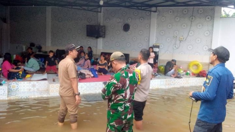 Banjir 1,4 Meter Rendam Permukiman di Cipondoh, 60 KK Mengungsi