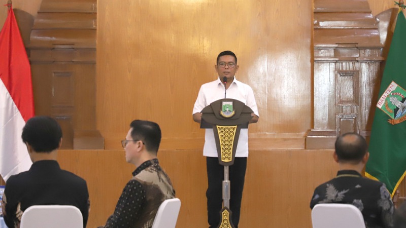 Gubernur Banten Andra Soni saat menyambut kunjungan Koordinatoriat Wartawan Parlemen (KWP) di Gedung Negara Provinsi Banten, Serang, Kamis (7/5/2026) - Foto: Dok Sinpo -