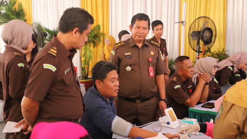 Kejari Kota Tangerang bersama Dinkes Kota menggelar cek kesehatan gratis buat pegawai - Foto: Diskominfo Kota Tangerang -