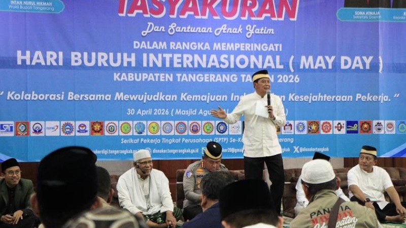 Bupati Tangerang Maesyal Rasyid Moch. Maesyal Rasyid, menghadiri acara tasyakuran dan santunan anak yatim memperingati May Day di Masjid Agung Al Amjad, Kamis (30/4/2026). - Dok. Pemkab Tangerang -