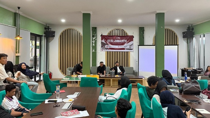 “Menulis untuk Melawan!” Iwakum Gembleng Mahasiswa Untirta Jadi Jurnalis Penggerak