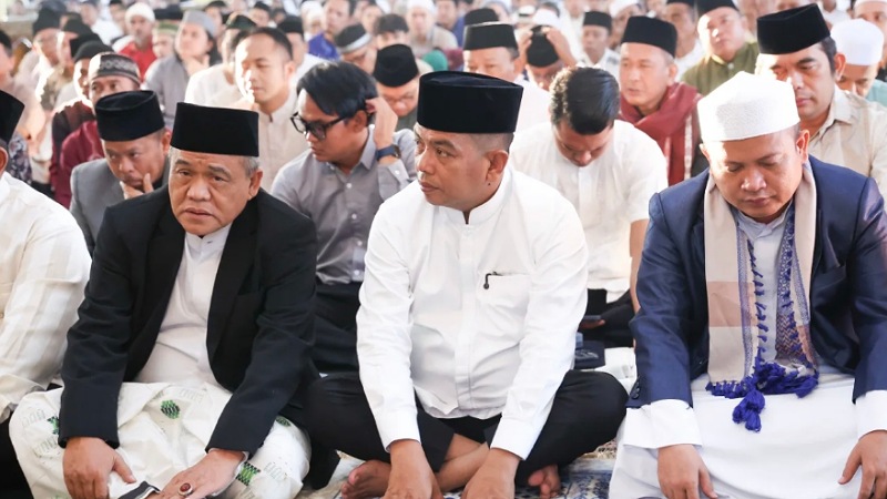 Gubernur Banten Andra Soni melaksanakan Salat Iduladha 1447 Hijriah bersama masyarakat Kreo, Kota Tangerang, di Masjid Al Mubarok, Rabu (27/5/2026) - Biro Adpimpro Banten -