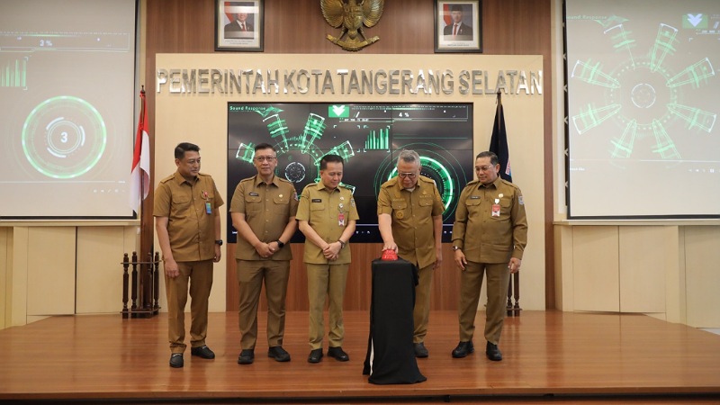Wali Kota Tangsel Benyamin Davnie melakukan soft launching aplikasi SANSET (Sistem Administrasi dan Monitoring Aset) sebagai langkah besar menuju tata kelola aset daerah berbasis digital. - Foto: Dok Pemkot Tangsel -