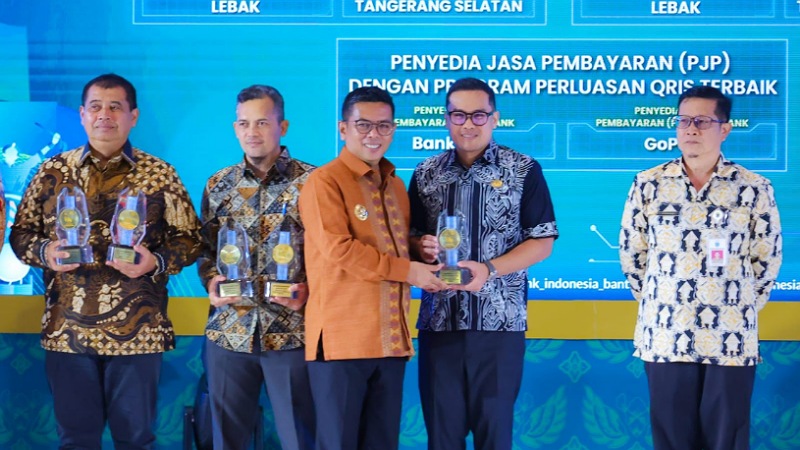 Tangsel Ngebut Jadi Kota Digital! QRIS Pajak Meledak, BI Ganjar Dua Penghargaan Bergengsi