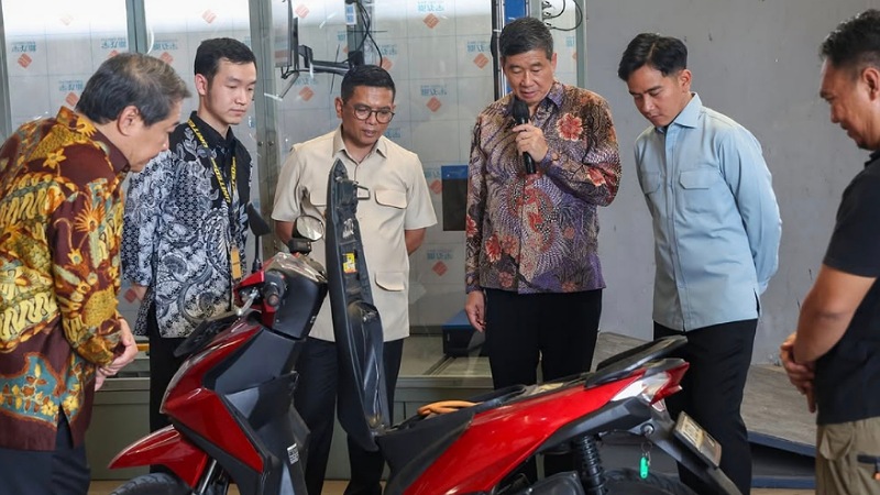 Gibran & Andra Soni Tinjau Pabrik Motor Listrik, Banten Pacu Industri Masa Depan