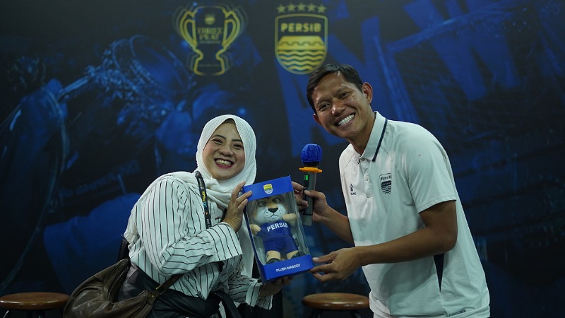 Adam Alis Diserbu Bobotoh! Meet and Greet PERSIB Berlangsung Meriah