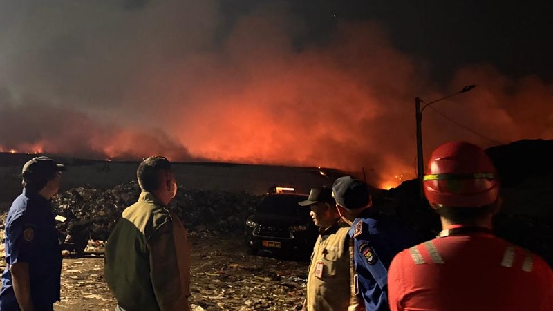 Asap Masih Mengepul! Kebakaran TPA Jatiwaringin Belum Padam, 154 Warga Terserang ISPA