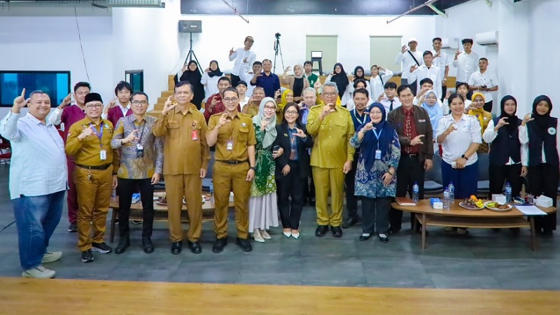 Wali Kota Tangsel Benyamin Davnie saat  pembukaan Program Pelatihan Kerja Luar Negeri antara PT Dwi Tunggal Jaya Abadi dan Universitas Ichsan Satya (UIS) di Galeri UMKM Tangsel, Senin (13/7/2026) - Foto: Dok Pemkot Tangsel -