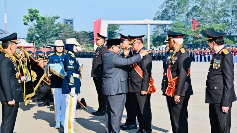 Dari Polda hingga Purnawirawan, Prabowo Berikan Penghargaan Tertinggi untuk Polri
