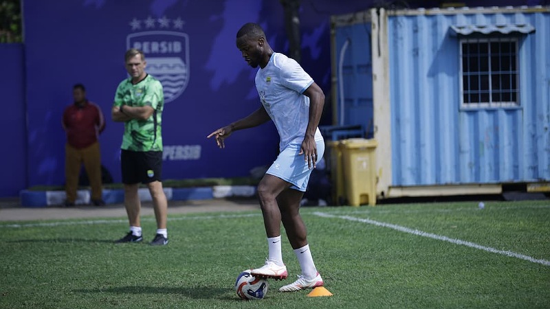 Igor Tolic Blak-blakan! Gabriel Mutombo Sosok Bek yang Dicari PERSIB