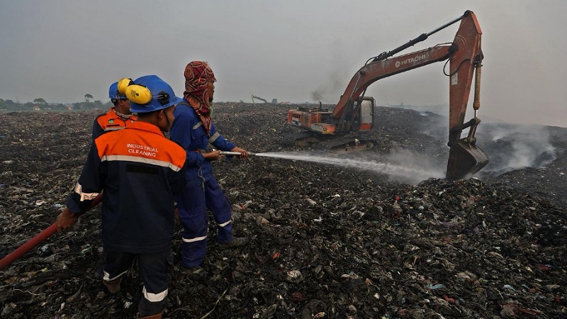 TPA Jatiwaringin Terbakar Jadi Alarm Nasional! DPR Minta Open Dumping Dihentikan