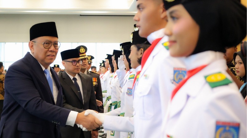 Wali Kota Tangsel Benyamin Davnie saat pengukuhan 50 Paskibraka - Foto: Dok Pemkot Tangsel -