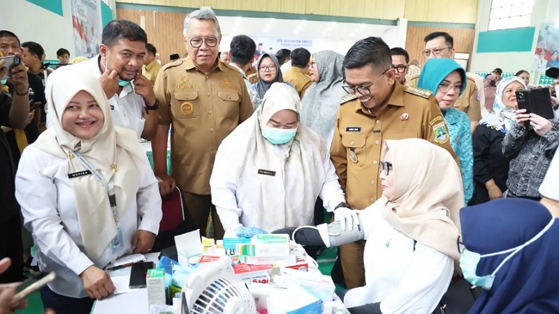 Andra Soni Pantau CKG di Pondok Aren, Antusiasme Warga Tinggi